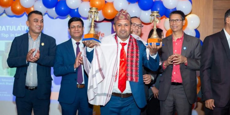 रिलायबल इन्स्योरेन्सद्वारा अधिकारी पुरस्कृत